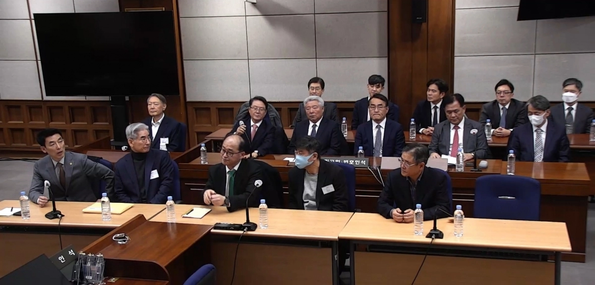 윤석열 전 대통령, 김용현 전 국방부 장관, 노상원 전 국군정보사령관 등 피고인들이 19일 서울 서초구 서울중앙지방법원에서 열린 12·3 비상계엄 관련 내란 우두머리 1심 선고공판에 출석해 있다. 서울중앙지법 제공