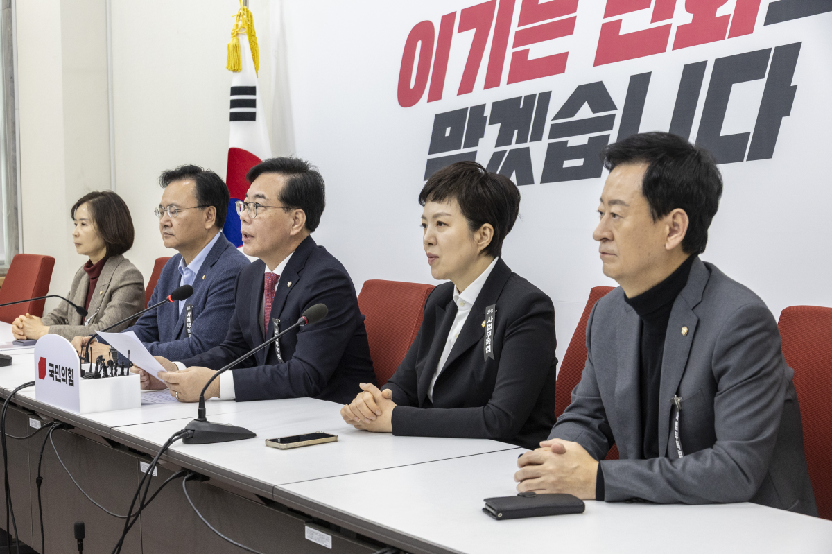 국민의힘 송언석 원내대표가 27일 국회에서 열린 기자간담회에서 현안 관련 발언을 하고 있다. 연합뉴스