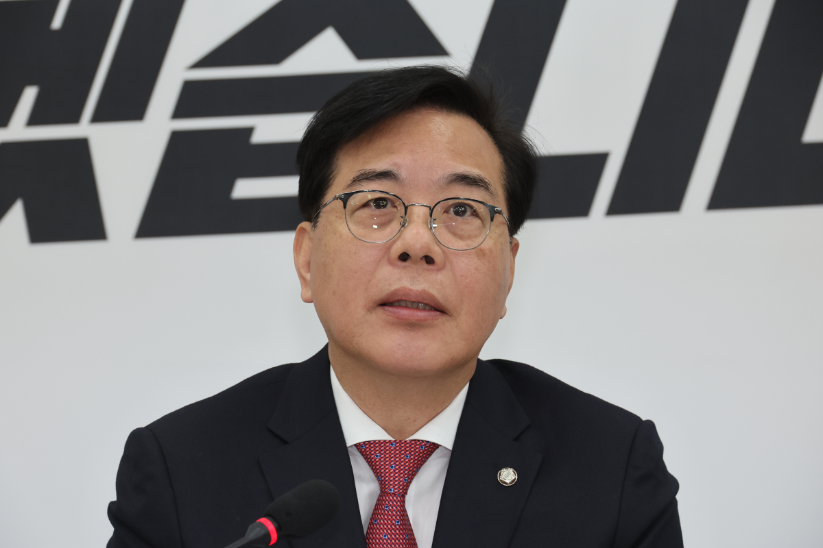 송언석 국민의힘 원내대표가 27일 오전 서울 여의도 국회에서 기자간담회를 열고 발언을 하고 있다. 뉴시스