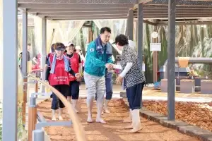 도봉구, 맨발 걷기 교실 확대…‘걷는 족족 건강 쭉쭉’