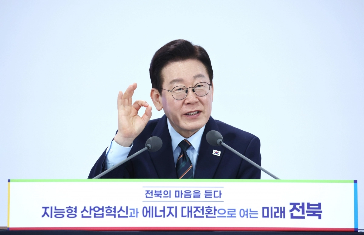 이재명 대통령이 27일 전북 전주시 전북대학교에서 열린 ‘전북의 마음을 듣다’ 타운홀미팅 간담회에서 발언하고 있다. 2026.2.27 전주 연합뉴스