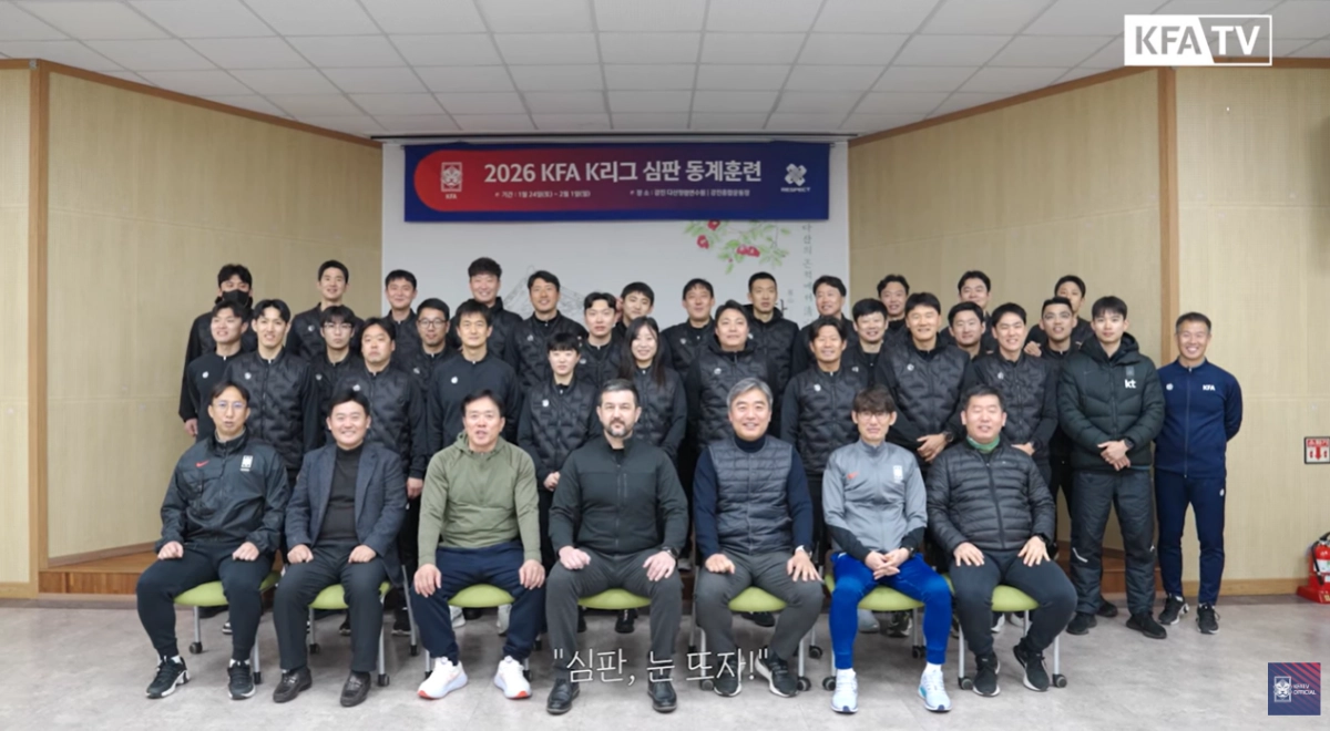 “심판 눈 뜨자”를 외치는 K리그 심판들. KFA TV 유튜브 캡처