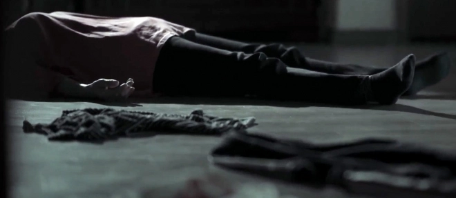 thumbnail - “안방 침대 밑에 머리가…” 3년을 아내 시신 위에서 잠든 남편이 저지른 또 다른 범행