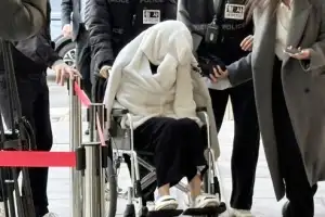 [포토] ‘반포대교 추락’ 포르쉐 운전자, 담요 쓰고 구속심사