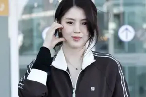 [포토] 한소희, ‘사랑스러운 볼하트’