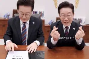 이대통령, ‘틱톡’ 가입했다…손하트 날리며 “잘 부탁드립니다”