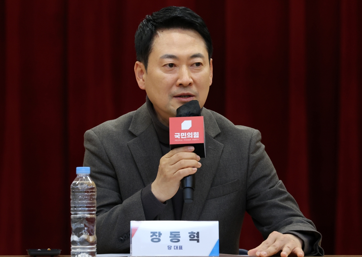 장동혁 국민의힘 대표가 25일 오후 서울 양천구 해누리타운 아트홀에서 열린 부동산정책 정상화 특별위원회 양천구 주민과 함께하는 현장 간담회에 참석해 발언을 하고 있다. 2026.02.25 뉴시스