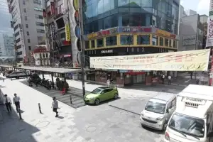 “날 비웃어?” 서울 번화가 한복판서 ‘부탄가스 폭발 시도’ 30대 체포