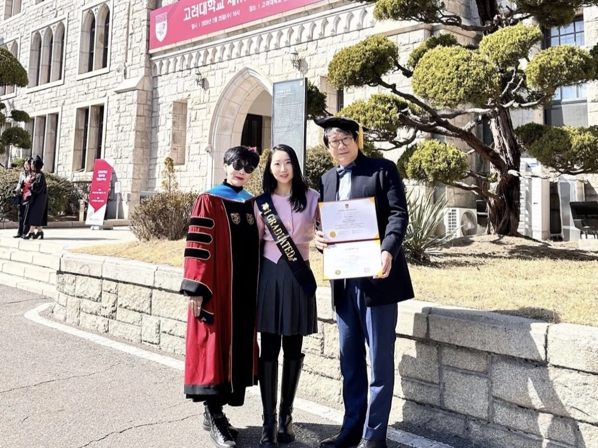코미디언 최양락, 팽현숙의 장녀 최윤하씨가 고려대 영어교육학 박사 과정을 수료했다. 최윤하씨 인스타그램 캡처