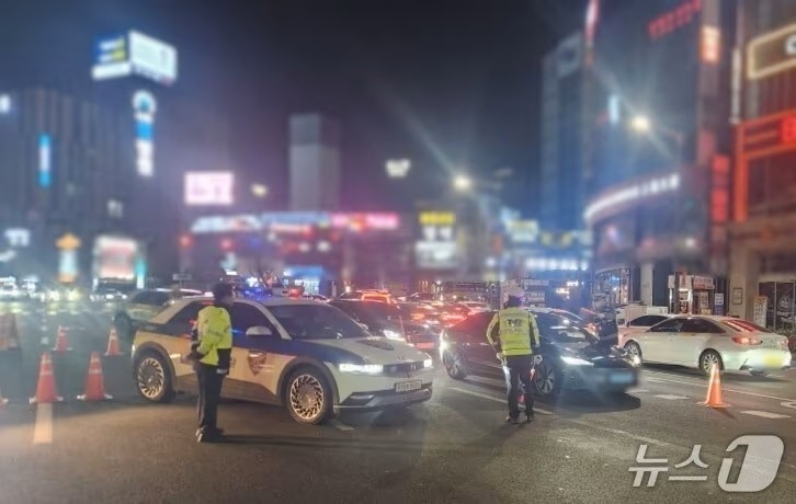 충남경찰청은 1일 천안·아산에서 관계기관과 합동으로 3·1절 폭주·난폭운전에 대한 특별 합동단속을 벌여 162건을 적발했다. 천안 뉴스1