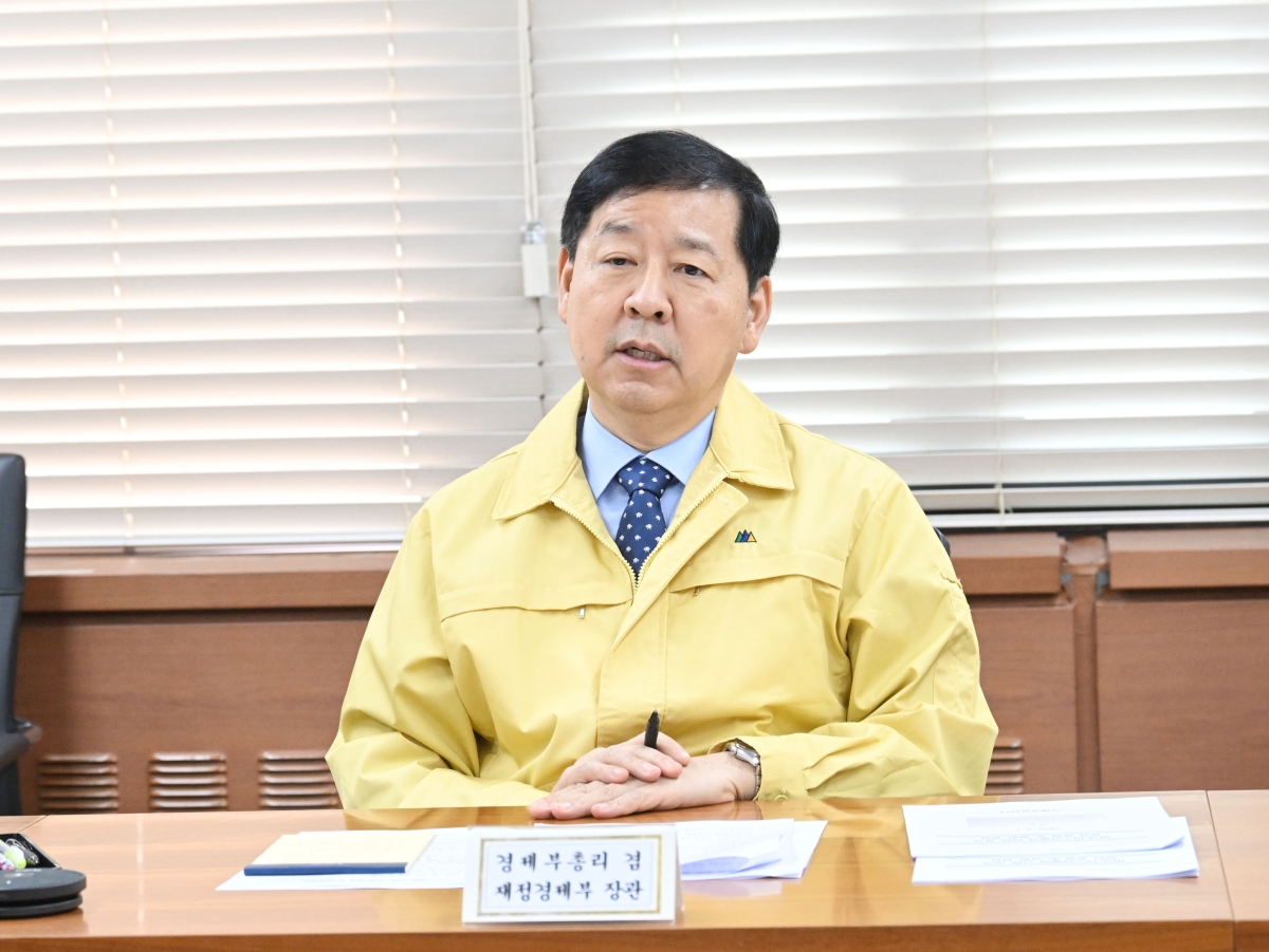 구윤철 부총리 겸 재정경제부 장관이 1일 서울 종로구 정부서울청사에서 열린 ‘이란 관련 관계기관 합동 상황점검회의’를 주재하고 있다. 재경부 제공