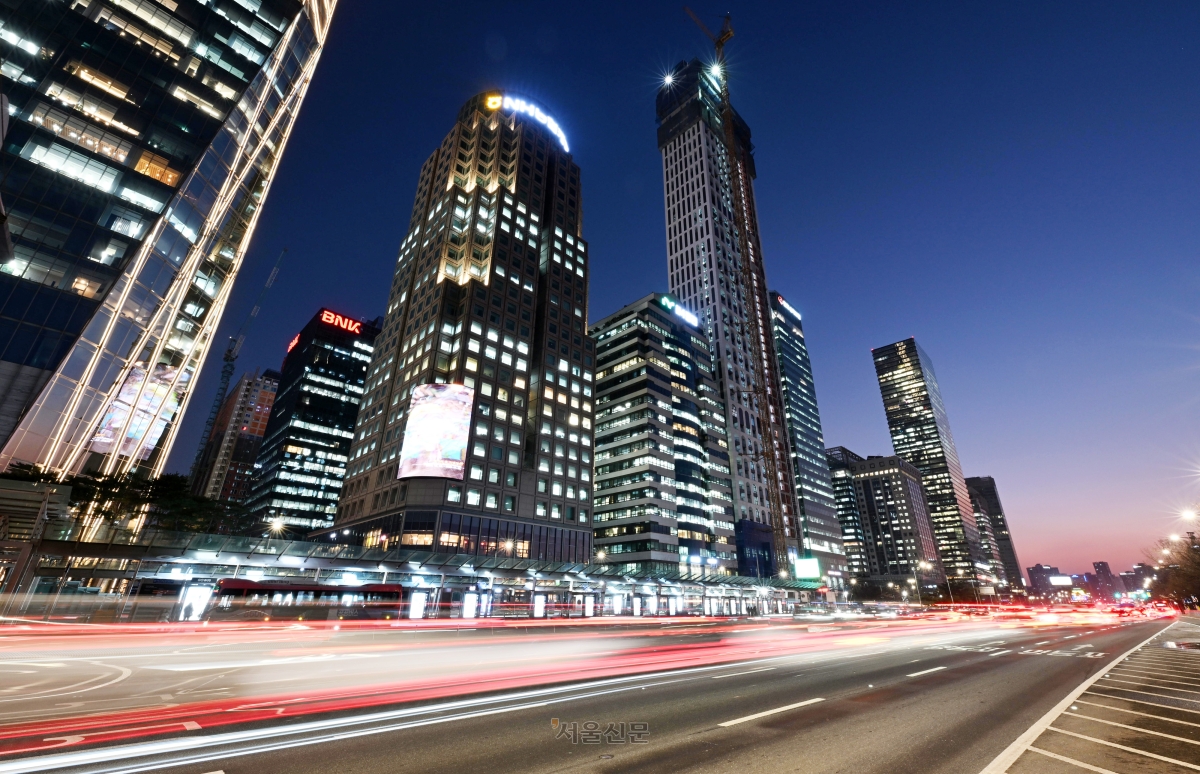 서울 여의도 증권가 야경. 기사와 직접적인 관련 없음. 도준석 전문기자