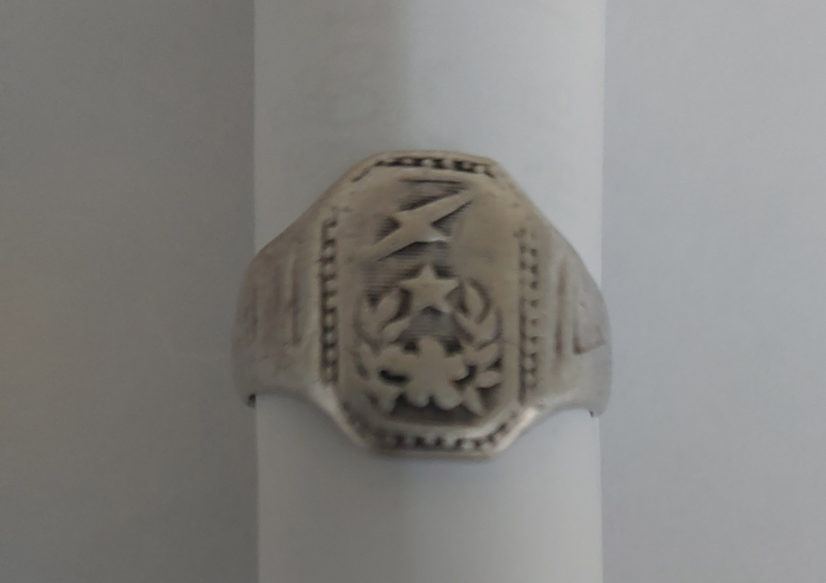 송창 독립지사의 아들 진원씨가 1일 공개한 ‘광복군 반지’의 모습. 송진원씨 제공