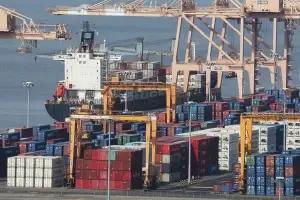 161% 뛴 반도체 폭주에 2월 수출 675억 달러 역대 최대… 무역 흑자 신기록