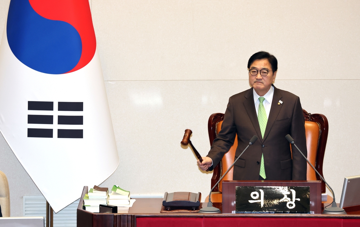 우원식 국회의장이 1일 국회에서 열린 본회의에서 의사봉을 두드리고 있다. 2026.3.1. 연합뉴스