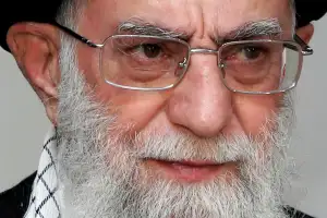 토요일 오전 ‘핀셋 기습’, 하메네이 폭사