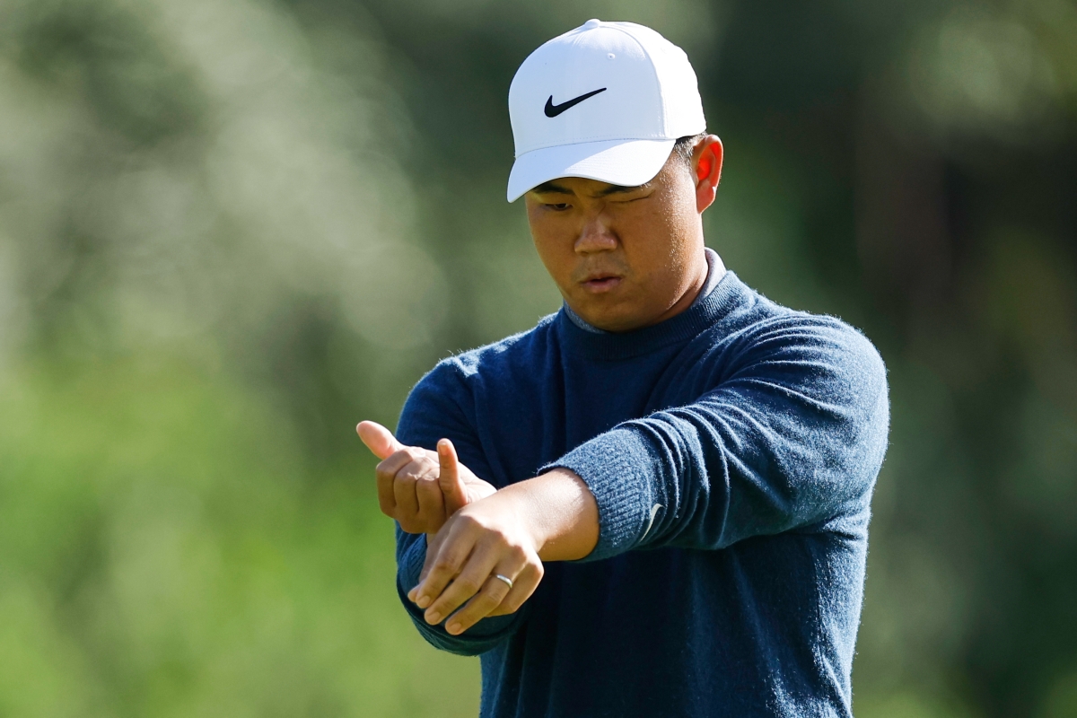 그린을 읽는 김주형.