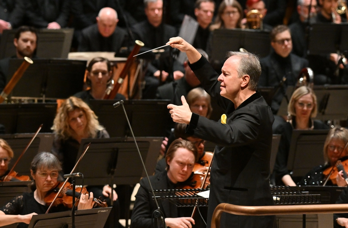 지휘자 사카리 오라모