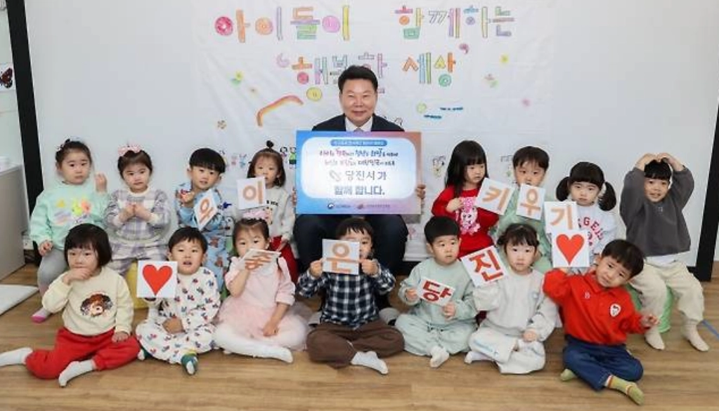 오성환 당진시장이 인구문제 인식개선 릴레이 캠페인을 하고 있다. ﻿서울신문DB