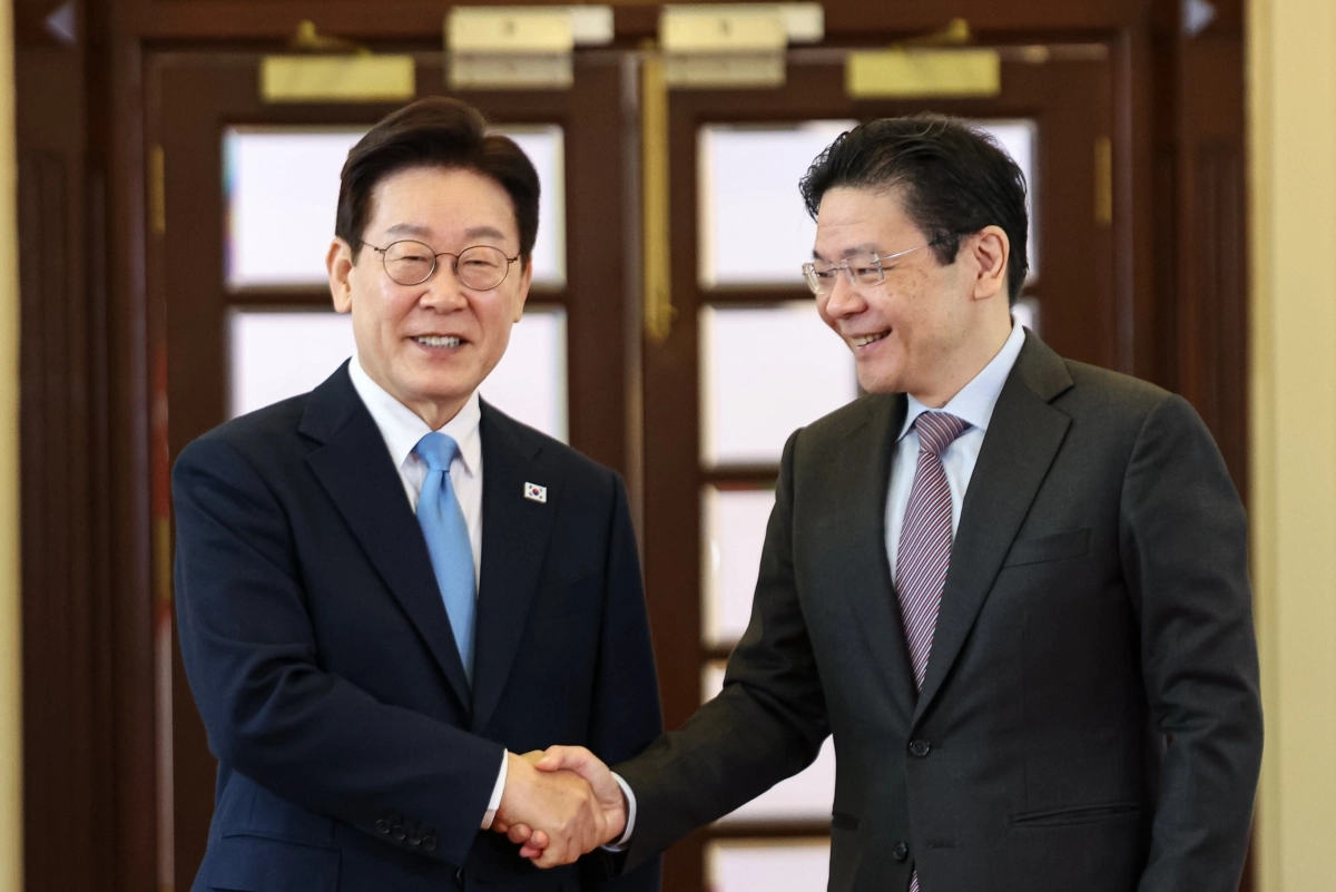 악수하는 한-싱가포르 정상
