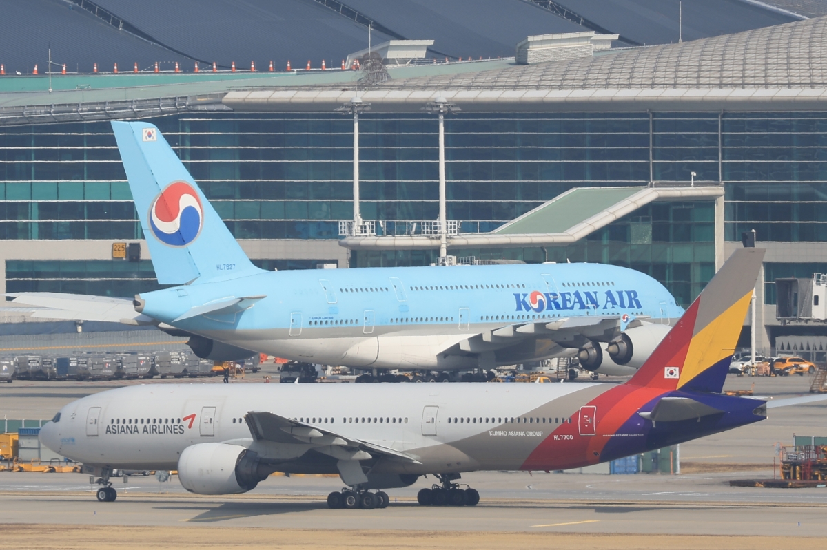 인천공항 계류장 및 활주로에 놓인 여객기 모습. 연합뉴스