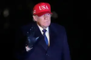 트럼프 “모든 목표 달성시까지 공격”…미군 첫 희생자 발생