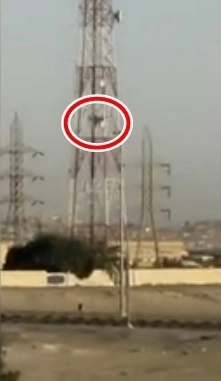 2일(현지시간) 쿠웨이트 수도 쿠웨이트 시티의 미군 기지 인근 상공에서 전투기가 추락하는 모습. 자료 : 소셜미디어