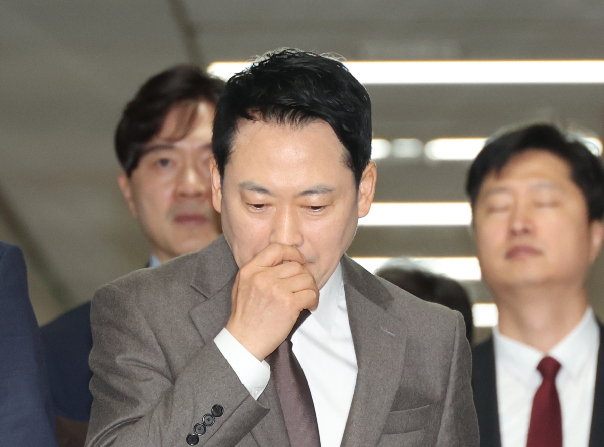 장동혁 국민의힘 대표가 2일 국회에서 열린 최고위원회의에 참석하고 있다. 뉴시스