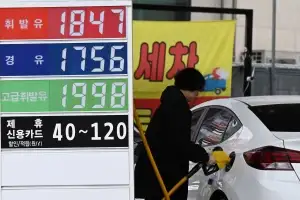 왜 벌써 올라? 주유소 휘발유 1800원 돌파… ‘시간차’ 없는 국제유가 급등 반영 왜