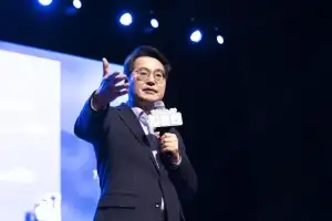 “제가 부족했다” 무릎 큰절 사과…김동연, 출판기념회서 “명심(明心)으로 최선 다할 것”