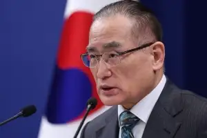 靑 “중동 정세, 지나치게 우려 않아도 돼…비상대응 체제 유지”