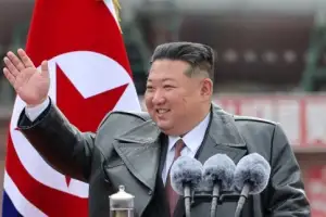 [포토] 김정은, 당대회 후 시멘트 공장 첫 방문