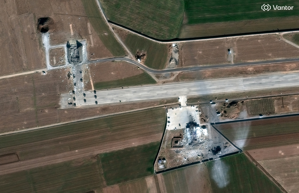 공습으로 파괴된 이란 드론 기지 시설