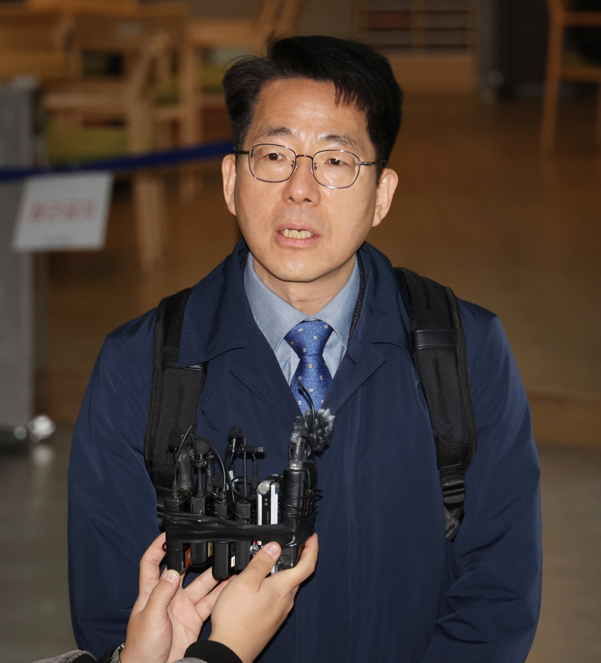 황종우 해수부 장관 후보자가 3일 오전 부산 중구 부산항만공사에 출근해 질의에 답변하고 있다. 연합뉴스