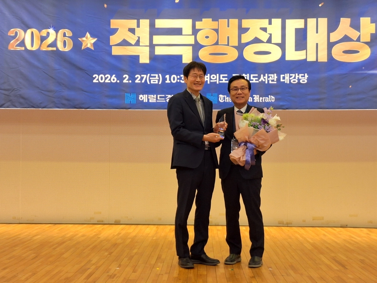 지난 2월 27일 열린 ‘2026 적극행정대상’ 시상식에서 지방의회 부문 대상을 받은 강석주 의원