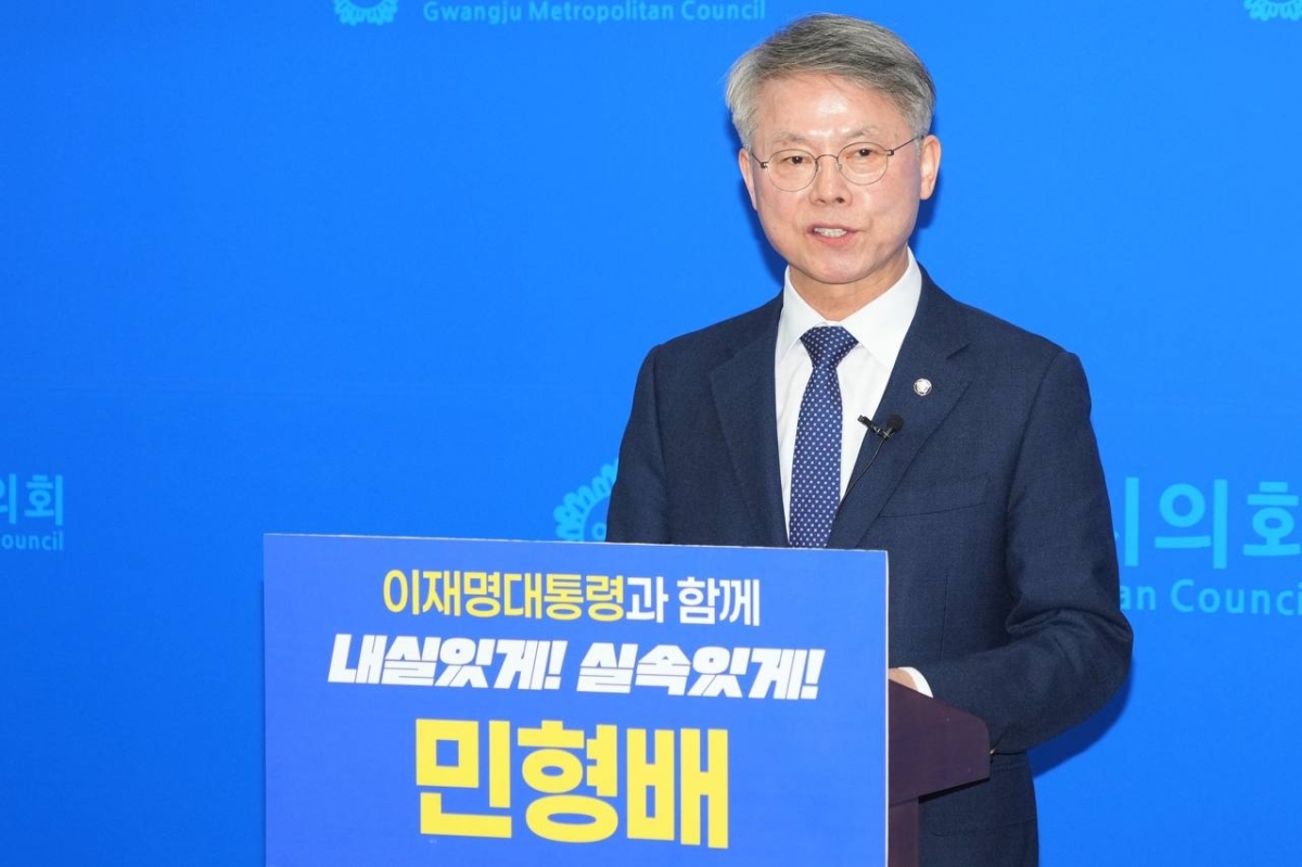 민형배 더불어민주당 국회의원이 3일 광주시의회 브리핑룸에서 기자회견을 열고 ‘시민 공유자본 펀드 조성’을 제안하고 있다. 민형배 국회의원실 제공