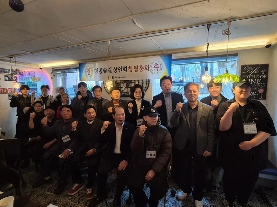 소영철 의원이 창립총회 참석해 기념촬영을 하고 있다.