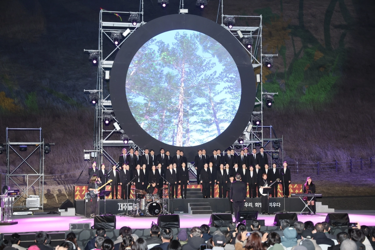 2025년 들불축제 미디어아트 퍼포먼스. 제주시 제공