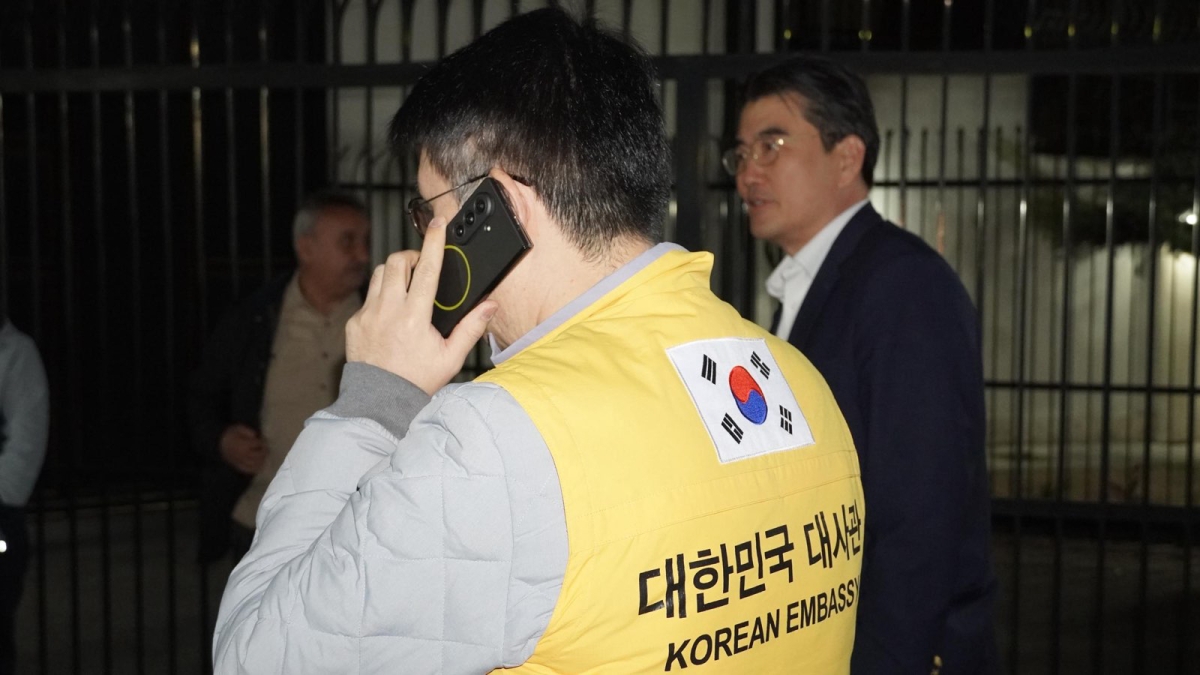 대사관 임차 버스 타고 이란 탈출…23명 전원 안전