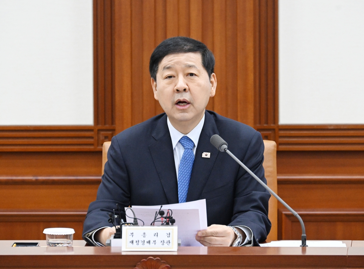 구윤철 부총리 겸 재정경제부 장관이 4일 서울 종로구 정부서울청사에서 열린 개정 노동조합법 시행 관련 관계장관회의를 주재, 모두발언을 하고 있다. 재경부 제공