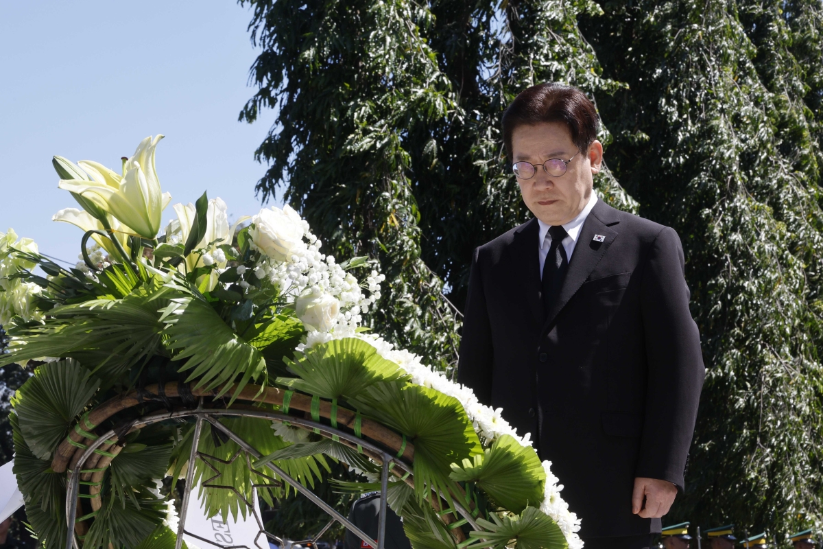 묵념하는 이재명 대통령