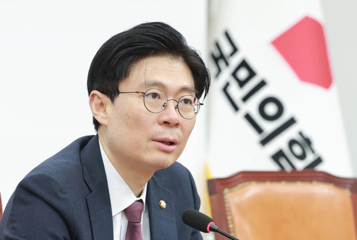 국민의힘 인재영입위원장인 조정훈 의원이 4일 국회에서 영입인재를 발표하고 있다. 연합뉴스