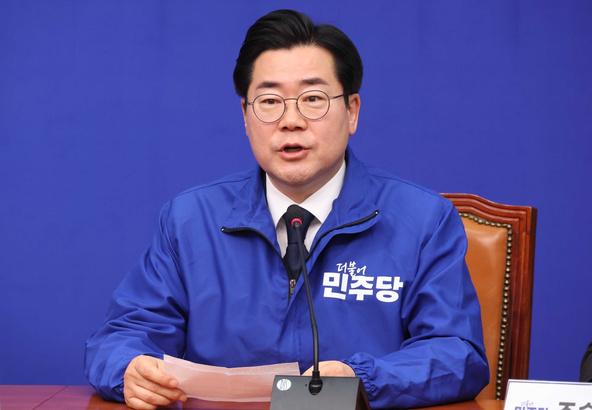 더불어민주당 인천광역시장 후보로 확정된 박찬대 의원이 4일 오전 서울 여의도 국회에서 열린 중앙당공천관리위원회 공천 심사 발표에서 소감을 밝히고 있다.  2026.03.04 뉴시스