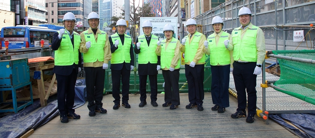 지난 3일 지하철 4호선 수유역 5번 출구 승강편의시설(에스컬레이터) 설치 공사 현장을 방문한 이상훈 의원