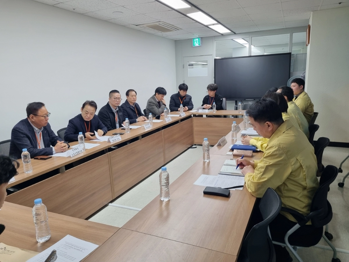 해양수산부가 4일 미국·이사라엘과 이란 간 군사적 충돌에 따른 중동 사태와 관련해 노조와 선원 안전대책을 논의하고 있다. 해양수산부