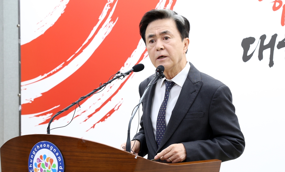 김태흠 지사가 4일 도청에서 가진 기자회견에서 행정통합 관련 질의에 답하고 있다. 충남도 제공