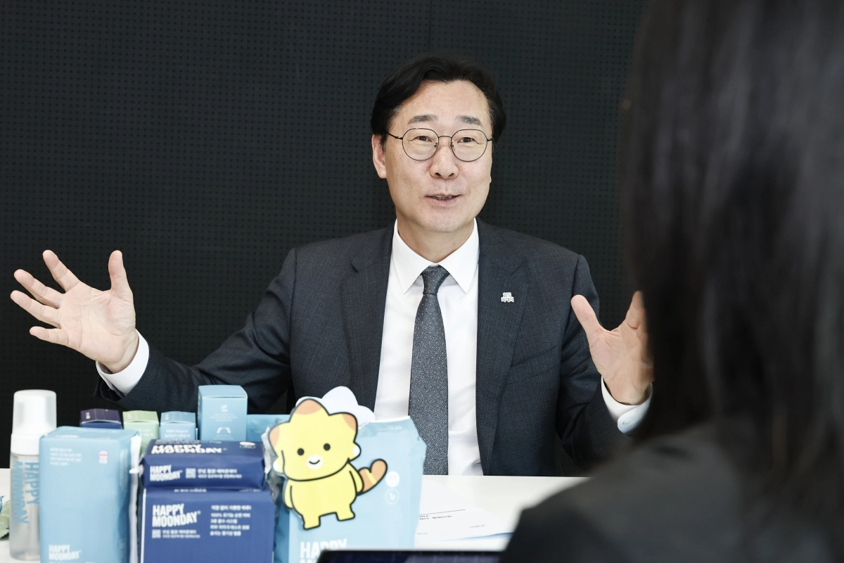 정명근 화성시장이 지난달 27일 월경 전문업체인 (주)해피문데이를 방문해 발언하고 있다. (화성시 제공)
