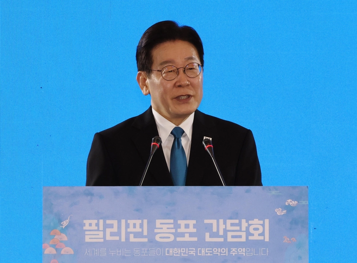 이재명 대통령이 4일 필리핀 마닐라의 한 호텔에서 열린 동포 간담회에서 인사말을 하고 있다. 2026.3.4. 연합뉴스