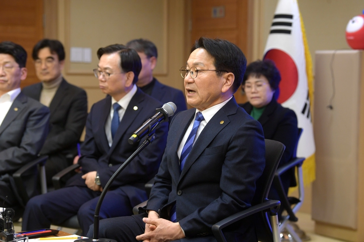 강기정 광주시장이 4일 광주시청에서 기자회견을 열고 ‘통합특별시 주청사’에 대한 입장을 밝히고 있다. 광주광역시 제공