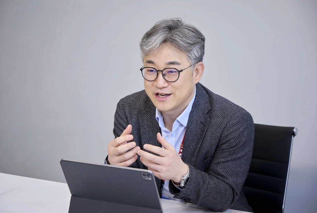 정석근 SK텔레콤 최고기술책임자(CTO)가 지난 3일(현지시간) 스페인 바르셀로나에서 개최중인 MWC26에서 기자간담회를 진행하고 있다. SK텔레콤 제공